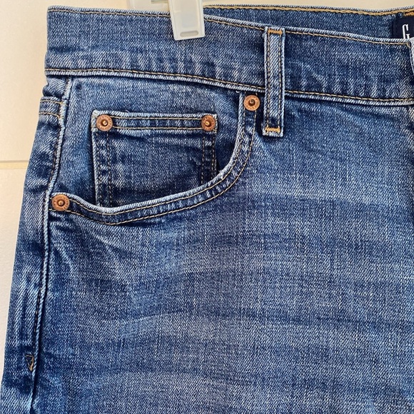 Gap mid wash straight leg high rise girlfriend jean size 10/30 - Picture 4 of 11
